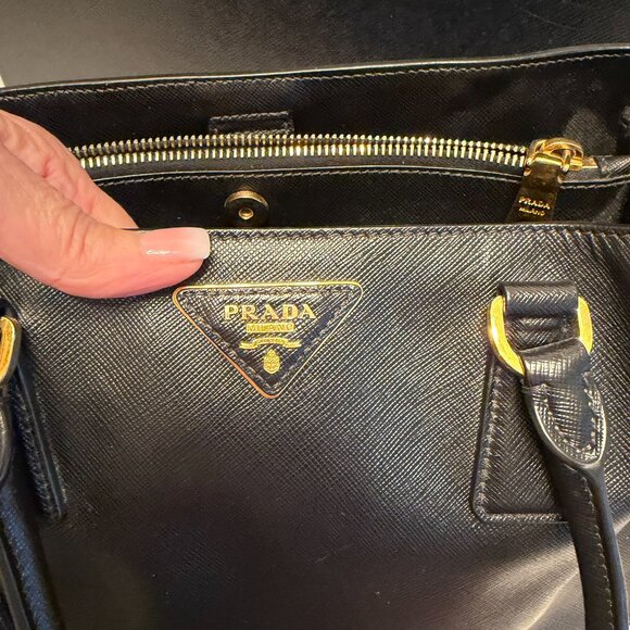 Authentic PRADA “Galleria” (Black) Medium Leather Bag Purse Handbag (GORGEOUS!) - Picture 14 of 16